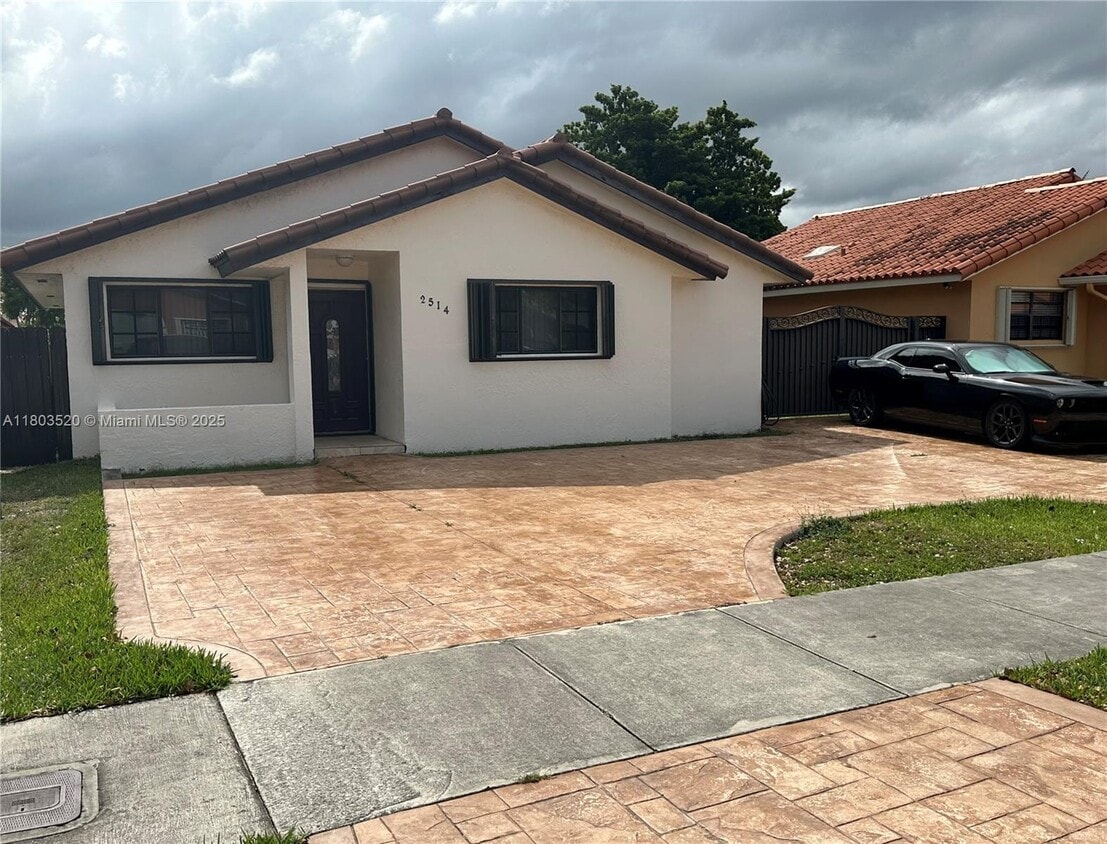 Primary Photo - 2514 SW 138th Ave