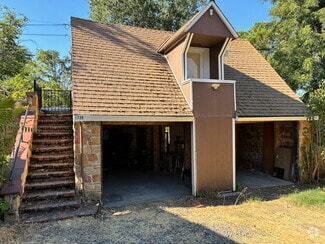 Building Photo - 1726 Kenwood St