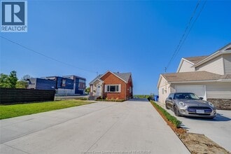 Building Photo - 13902 Riverside Dr E