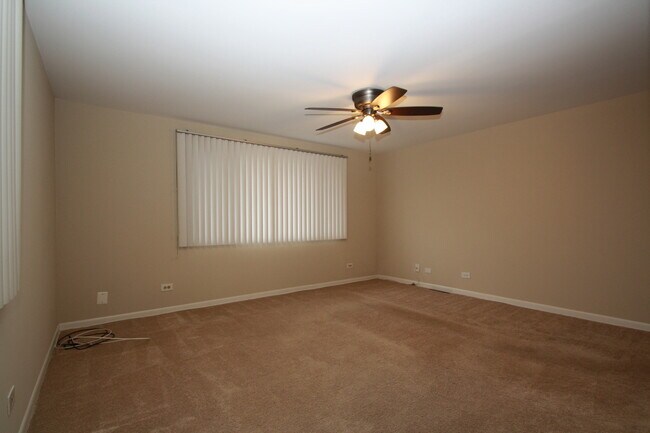 Building Photo - 223 Covehill Ct