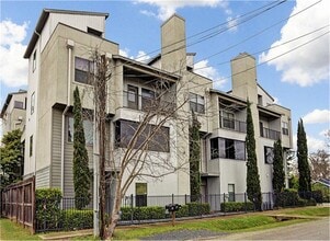 Building Photo - 5005 Darling St