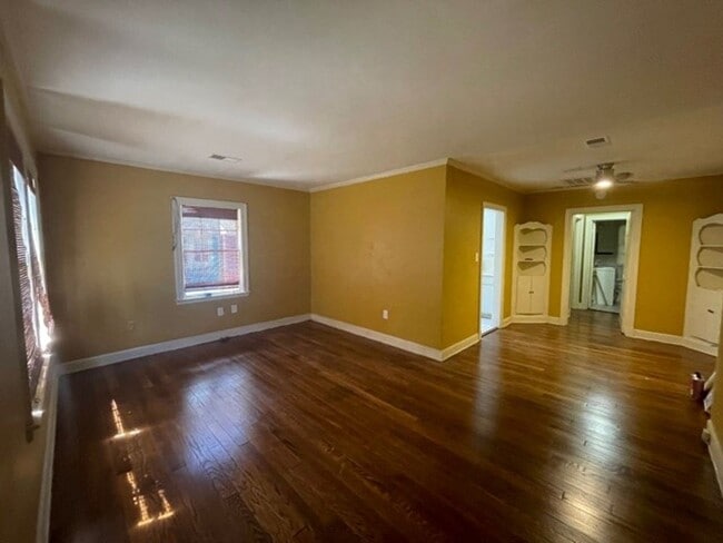 Building Photo - Wonderful 1 Bedroom near Chickasaw Gardens