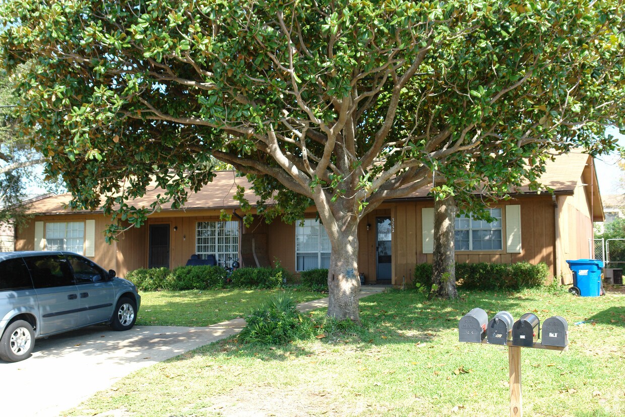 32503252 Santa Rosa Dr, Gulf Breeze, FL 32563 Apartments in Gulf