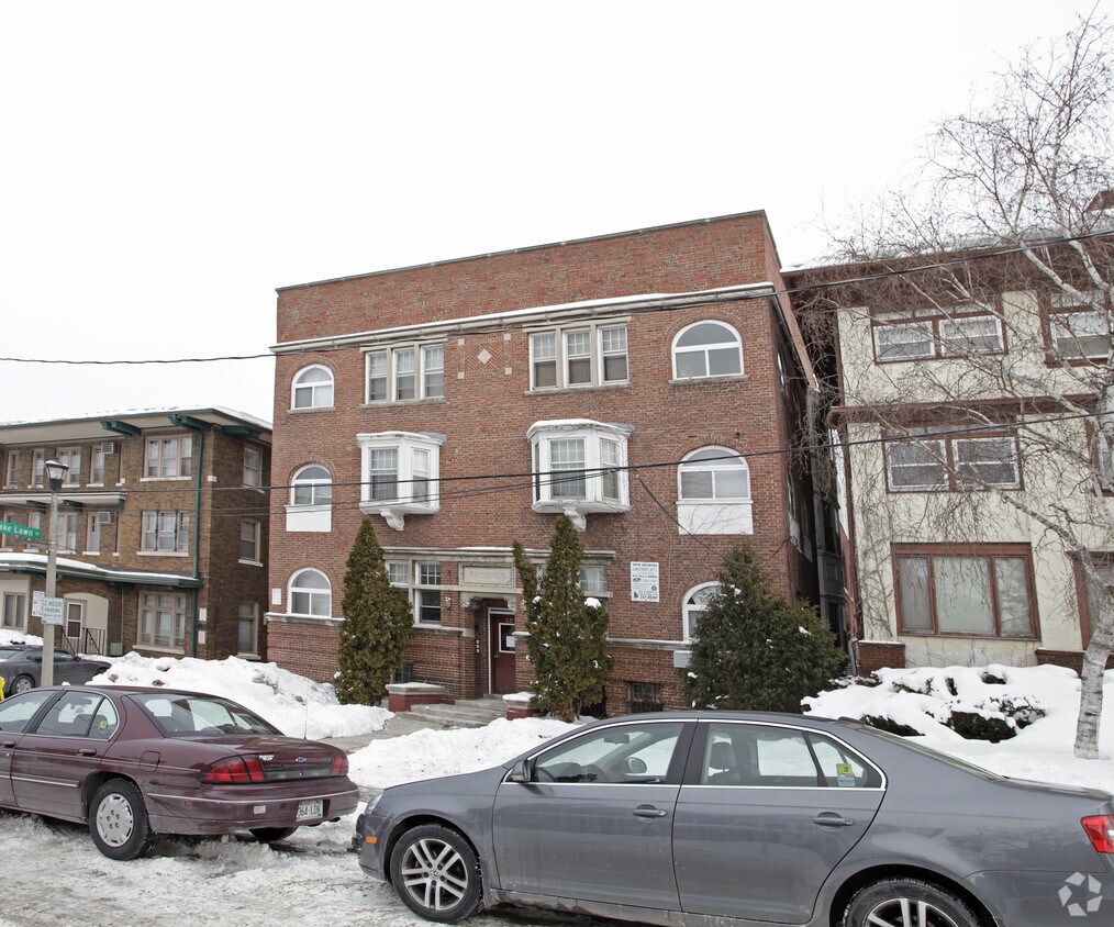 Building Photo - 621 N Henry St
