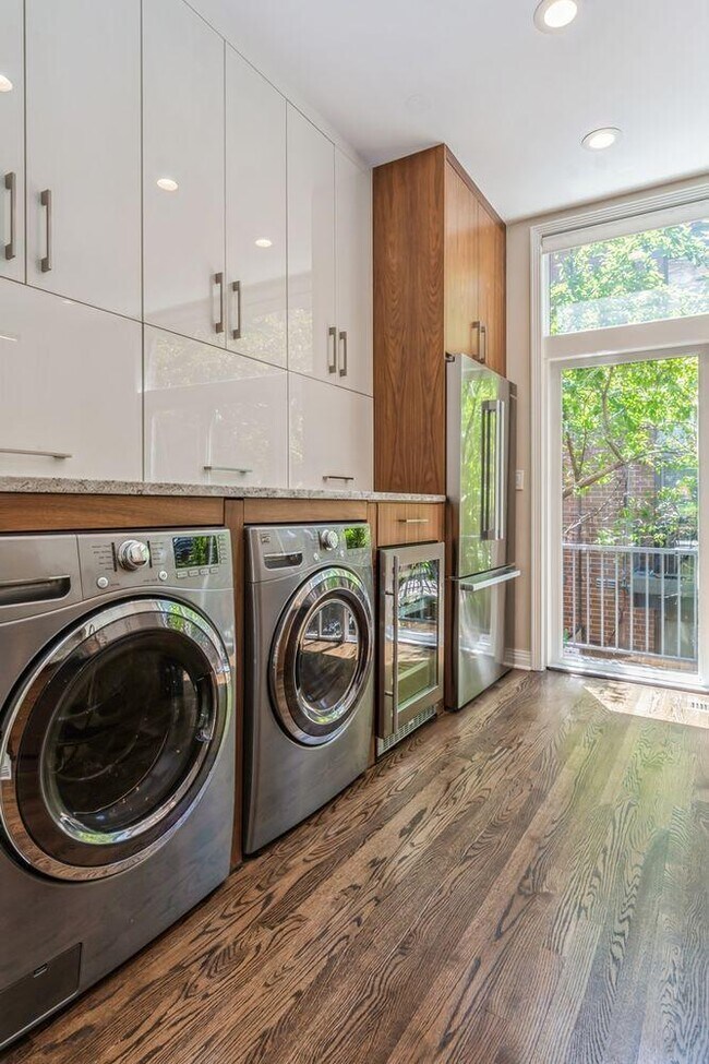 Foto del edificio - 3 bedroom in Chicago IL 60661