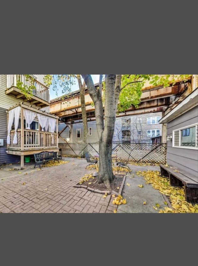 Building Photo - 3412 N Janssen Ave