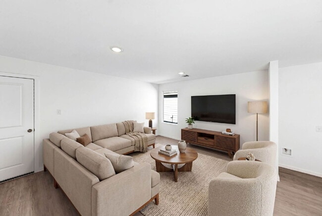 Building Photo - 1 MONTH FREE RENT WITH 18 - 24 MONTH LEASE!!! AVAILABLE THROUGH MAY ONLY! INTERNET INCLUDED!