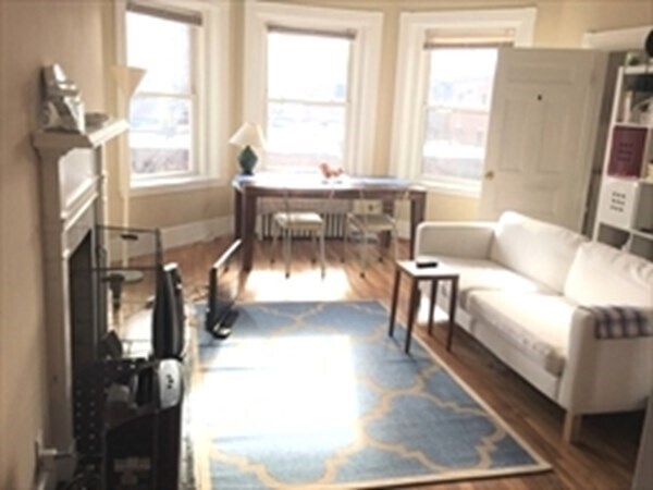 Building Photo - 867 Beacon St