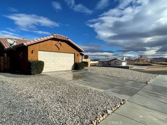 Building Photo - 16392 Appletree Ln