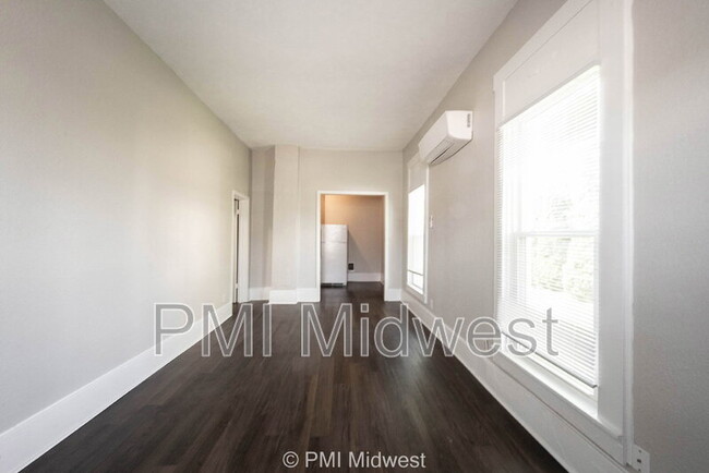 Foto del edificio - 611 N Main St