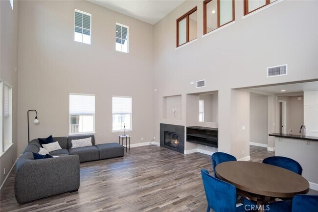 Building Photo - 33 Gingerwood
