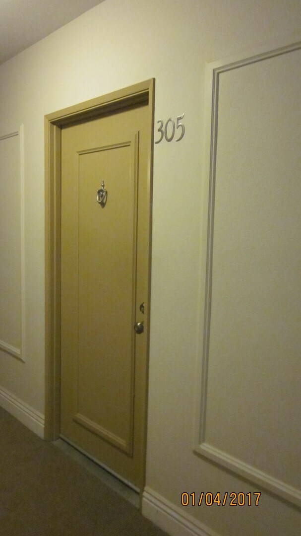 Building Photo - HILLCREST - 1 BED / 1 BATH TOP FLOOR CONDO.