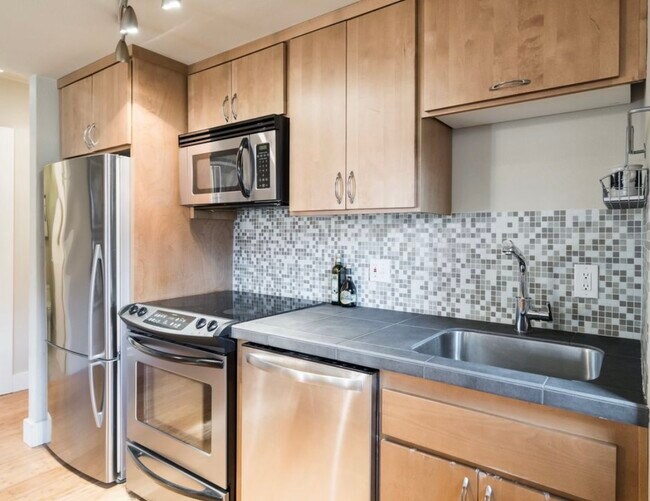 Foto del edificio - 1829 NW LOVEJOY St