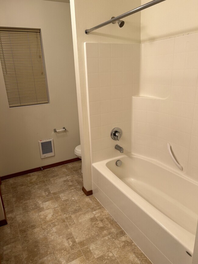 Foto del edificio - 4523 N Sullivan Rd