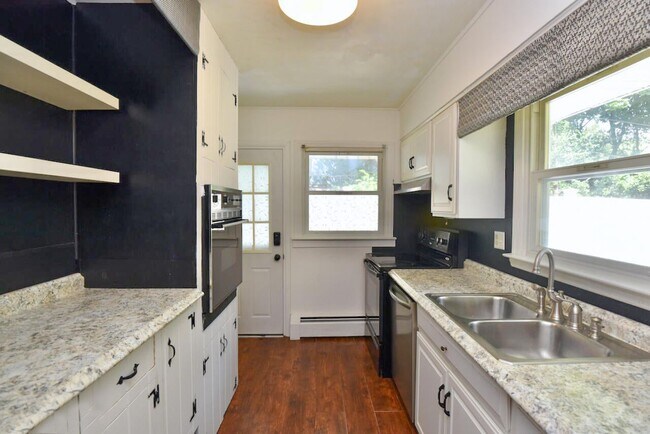 Foto del edificio - North Colonie School District 4 Bedrooms 1...