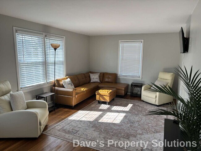 Foto del edificio - Experience Effortless Living in Beautiful Red Brick Ranch