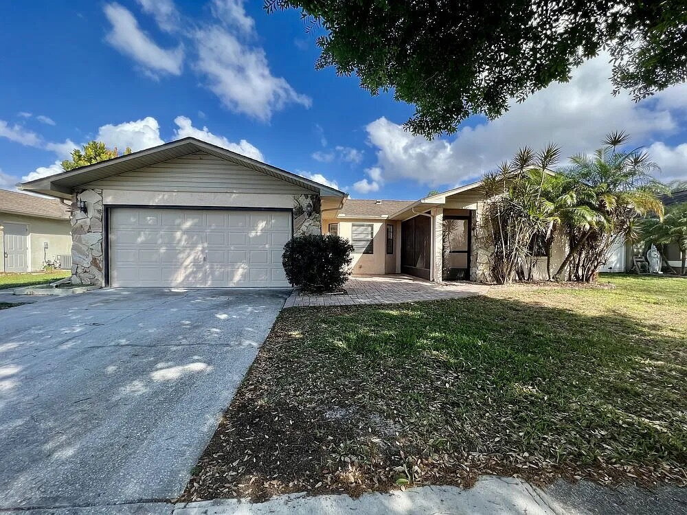 Foto principal - Charming 2-Bedroom, 2-Bathroom POOL home