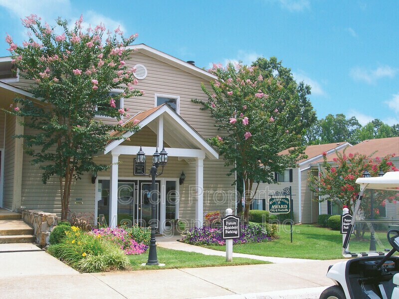 2021 Highridge Dr SW Unit 4M, Huntsville, AL 35802 Condo for Rent in