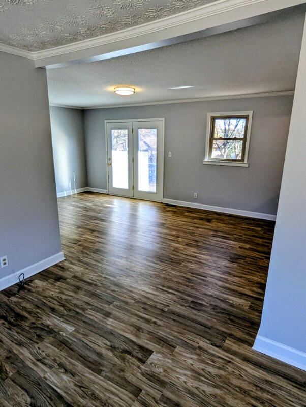 Building Photo - 201 Acorn Dr