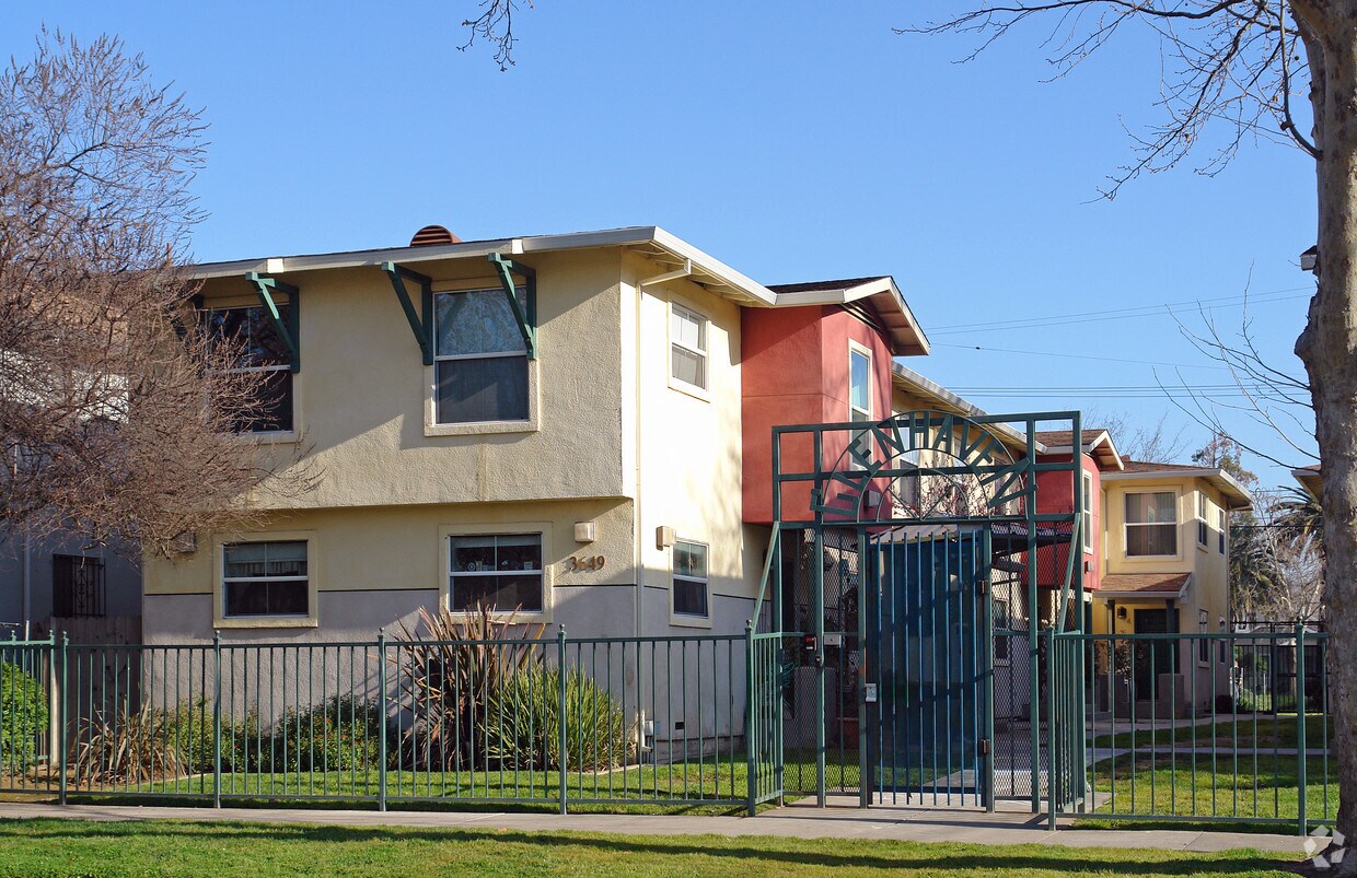 Primary Photo - 3649 2nd Ave