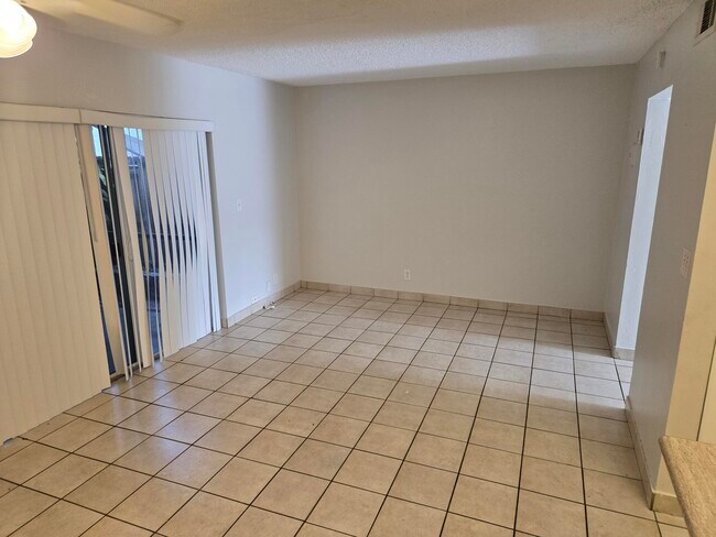Building Photo - 3714 SW 60th Terrace