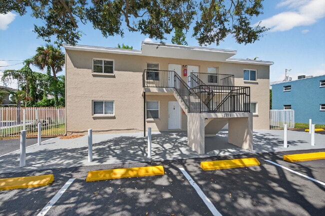 Building Photo - Spacious 2 bed apartment with fenced courtyard, parking, payment plans available for security dep...
