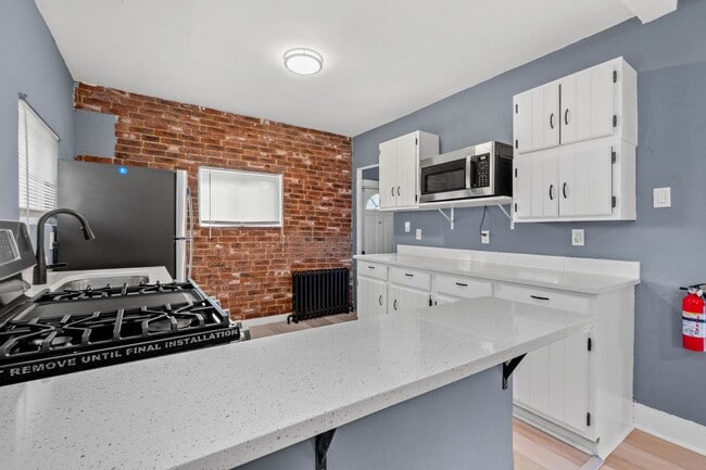Building Photo - Charming 2 bedroom in Penn Hills! SECTION ...