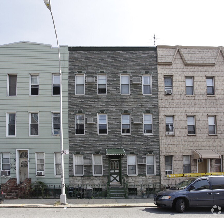 Building Photo - 724 Lorimer St