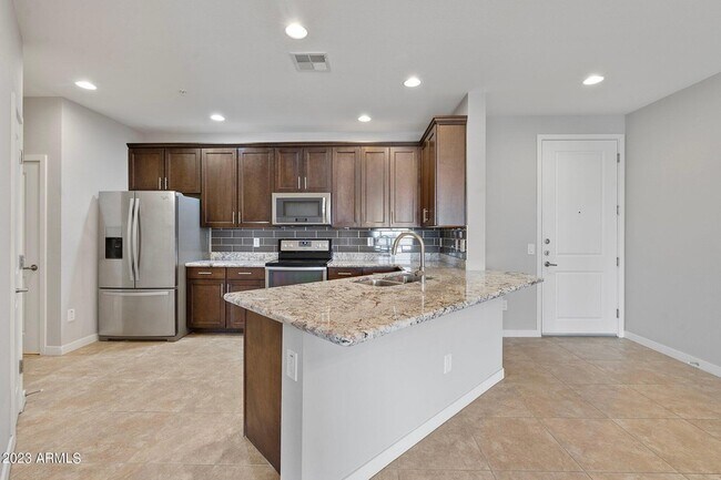 Building Photo - 2511 W Queen Creek Rd