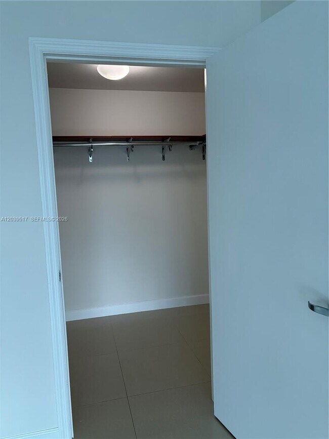 Foto del edificio - 60 SW 13th St