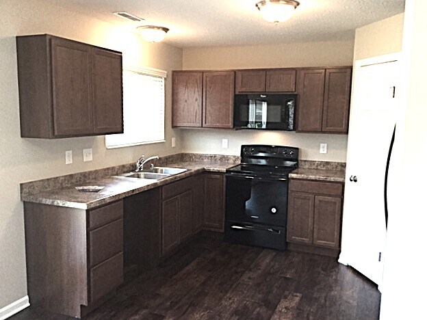 Foto del edificio - 9674 Sweetwater Ln