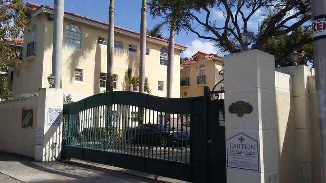 Entrada del edificio - 3356 Bird Ave