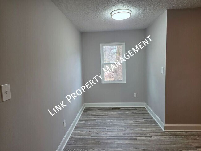 Foto del edificio - 6108 Ramsey Rd