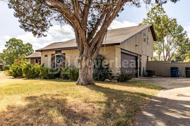 Building Photo - 405 W Tanglewood Dr