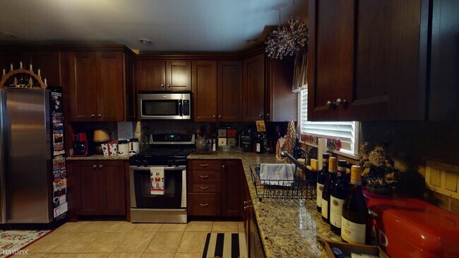 Building Photo - 1 br, 1 bath House - 217 S Robinson St Ren...