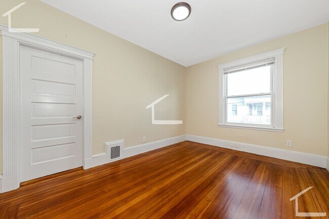 Foto del edificio - Porch Side