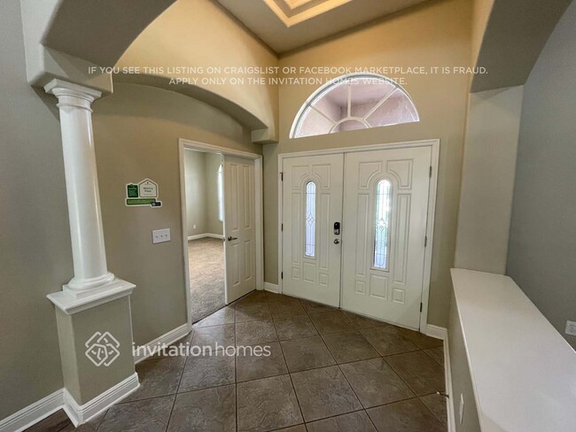 Building Photo - 1845 Beaconsfield Dr