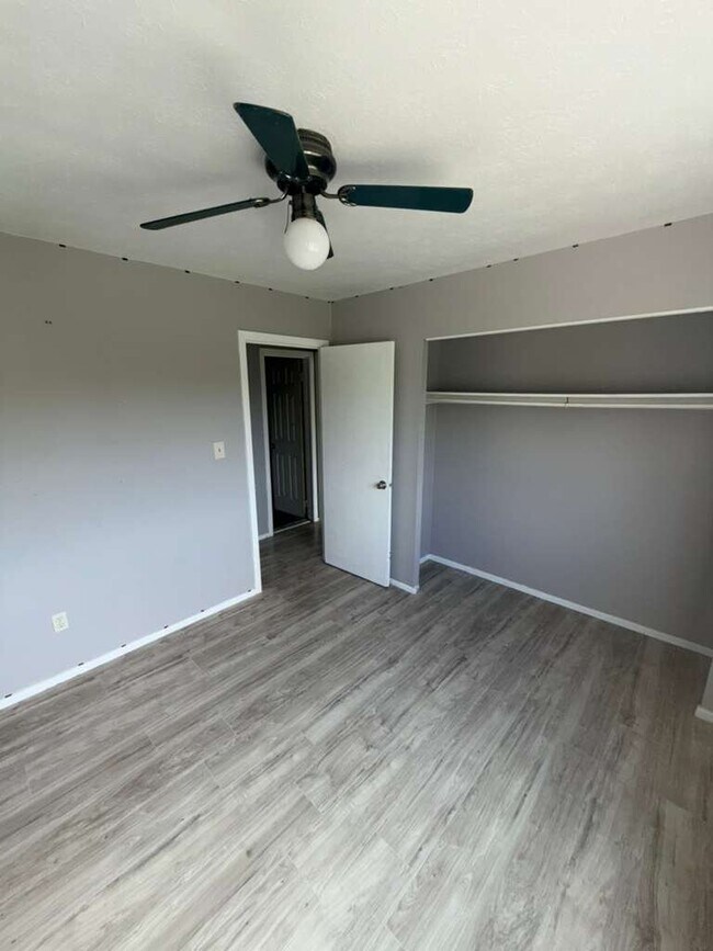Foto del edificio - 3265 E 143rd St