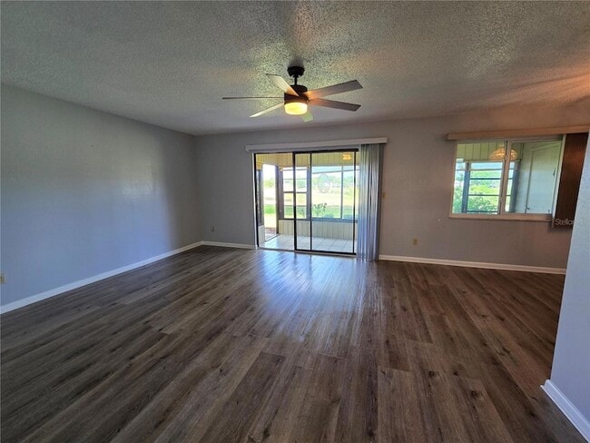 Foto del edificio - 520 Fairways Cir