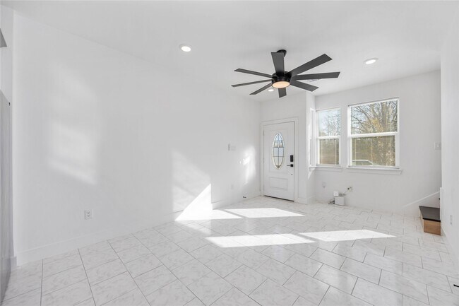 Foto del edificio - 7710 Independence St