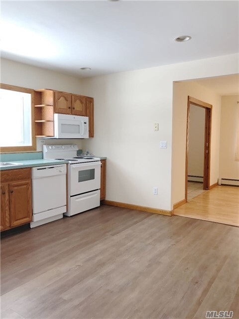 Building Photo - 364 Red Maple Dr W