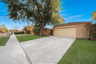 Building Photo - 2471 Falls Church Dr