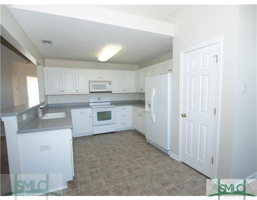 Building Photo - 220 Pampas Dr