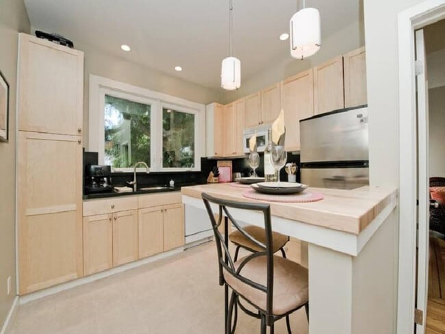 Building Photo - 1 Telegraph Hill Blvd