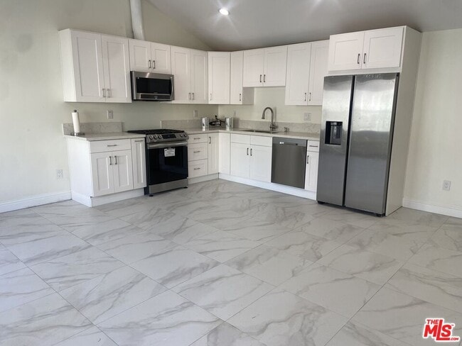 Building Photo - 1913 Hillsboro Ave