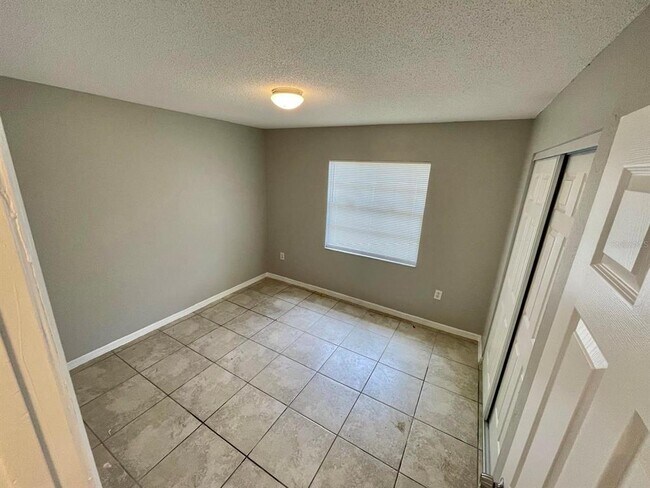 Foto del edificio - 1700 Birchwood Cir