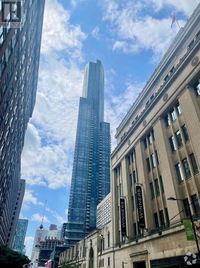 Building Photo - 386-4386 Yonge St