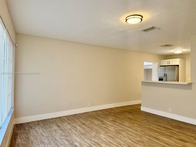 Foto del edificio - 2730 NE 9th Terrace