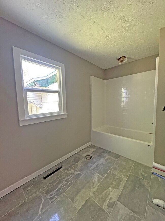 Foto del edificio - 3 bedroom home near Mercy!