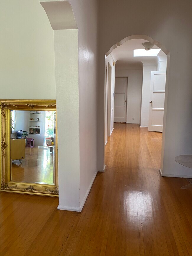 Foto del edificio - 8350 Blackburn Ave